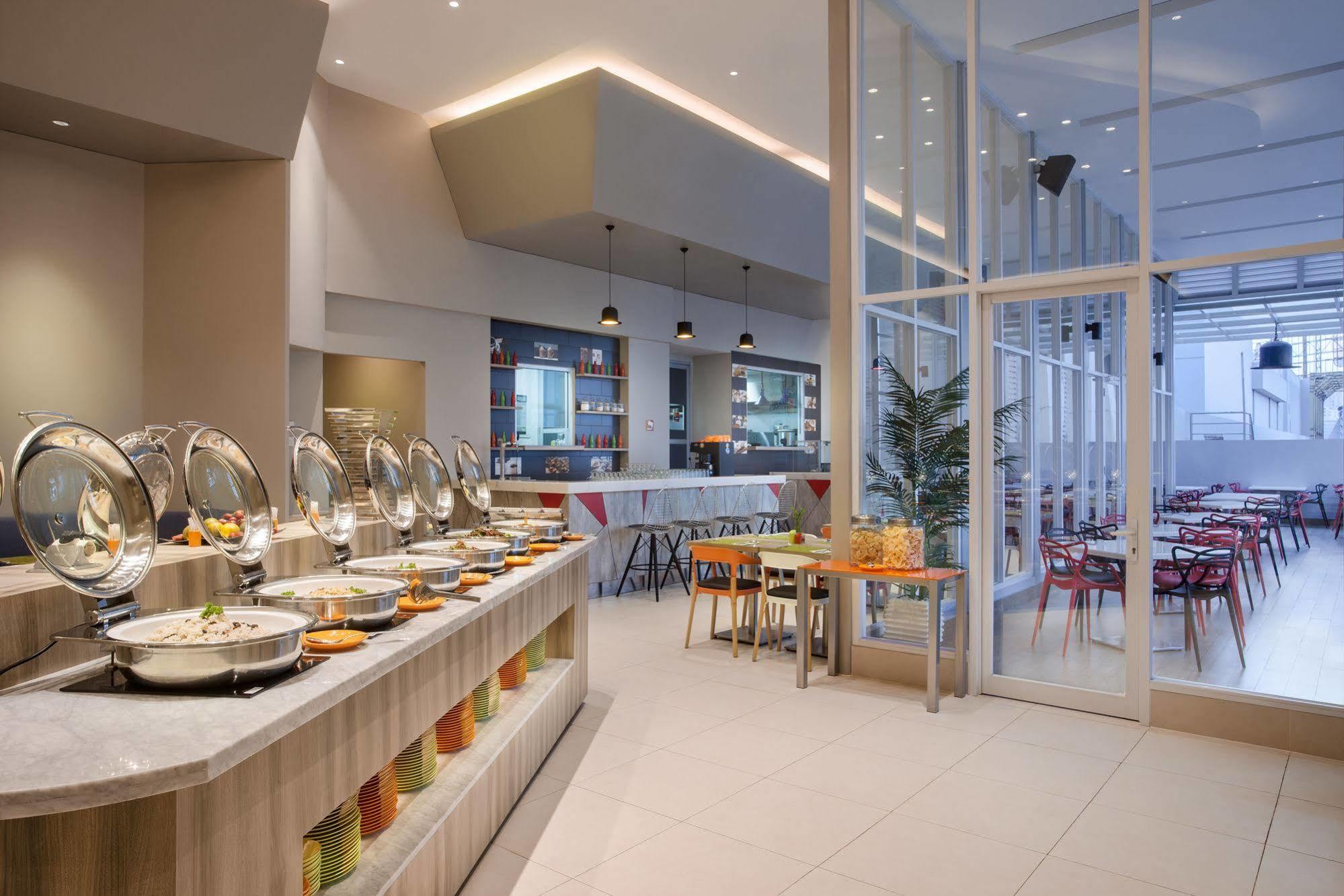 Ibis Styles Jakarta Mangga Dua Square Exteriör bild